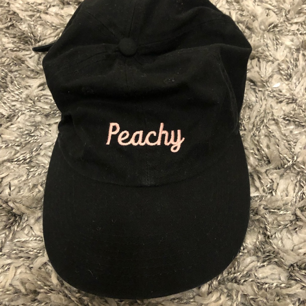 Black peachy hat